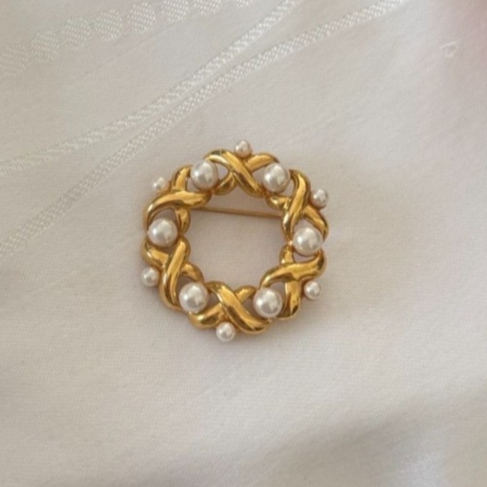 Napier Faux Pearl Wreath Brooch Gold Tone Circle Pin Vintage